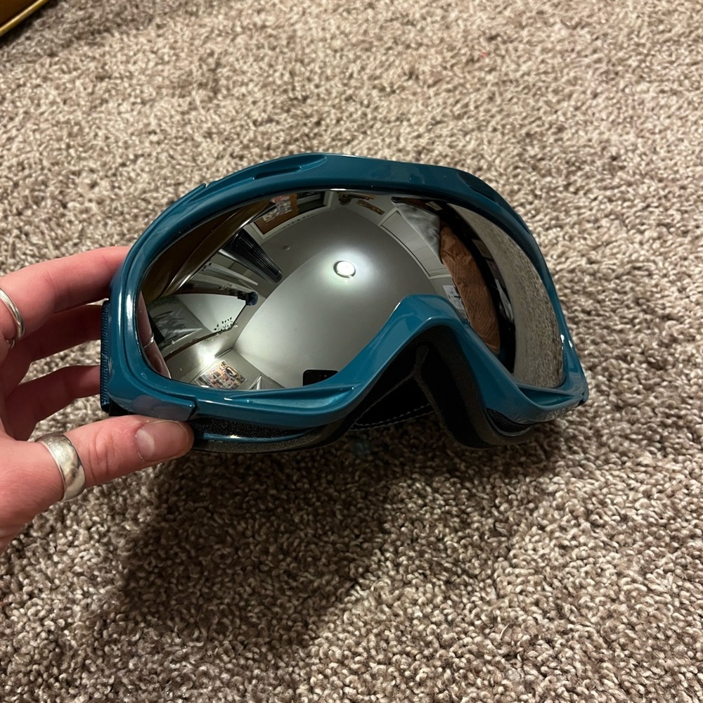 Snowboarding goggles